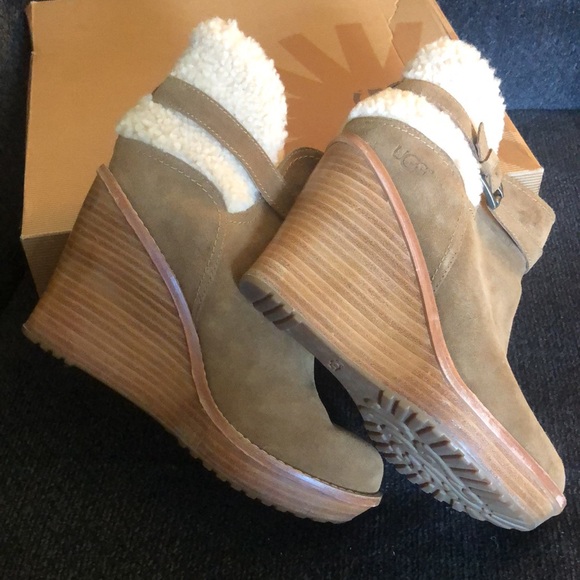 ❤️SOLD❤️ UGG Anais wedges - Picture 5 of 7